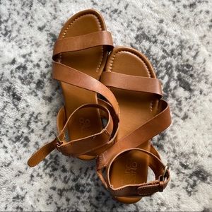 Strap sandals